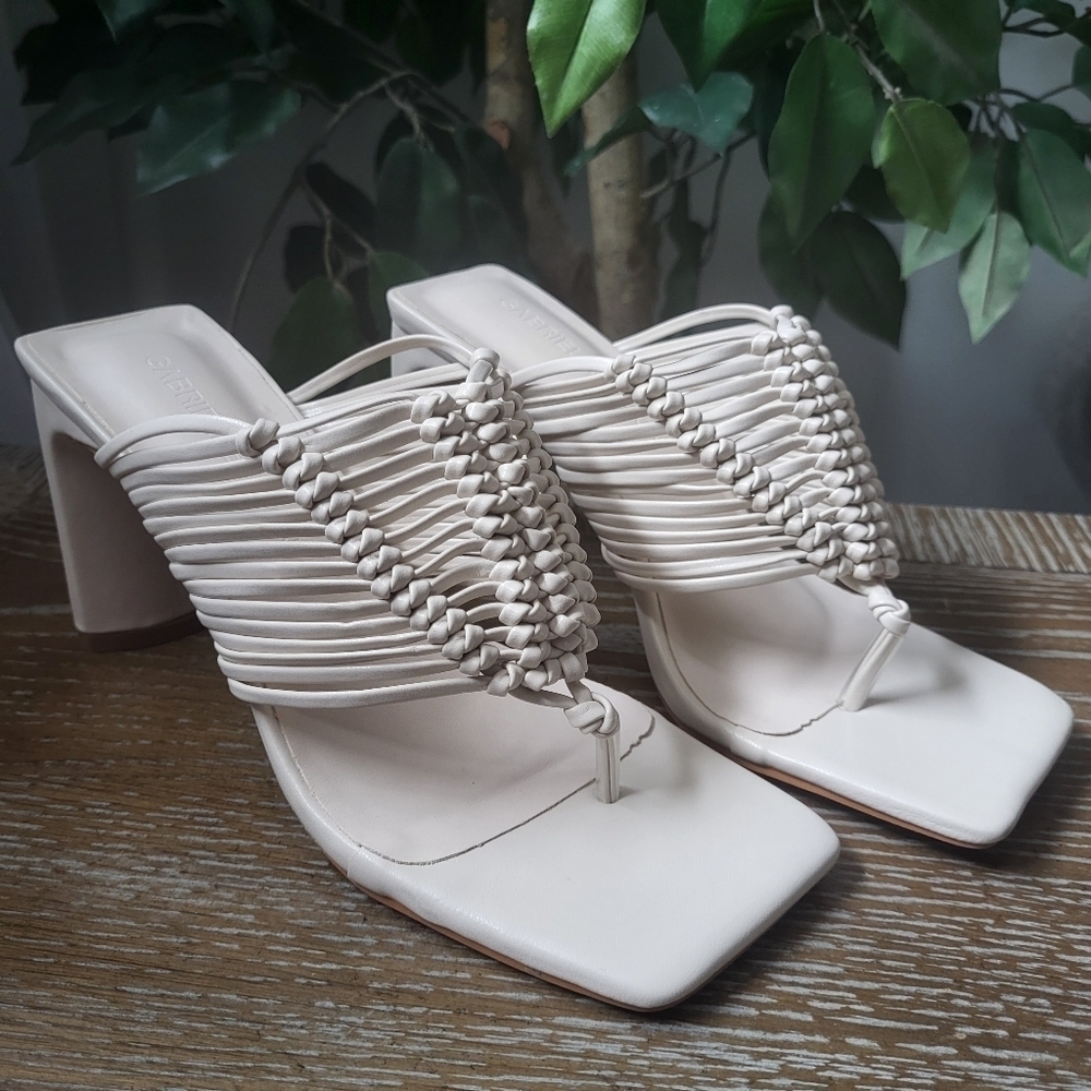 NWT Gabrielle Union Women's Evianna White Weave Thong Slip On Sandal Size 6